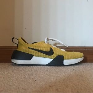 Women’s Nike Tennis Shoes